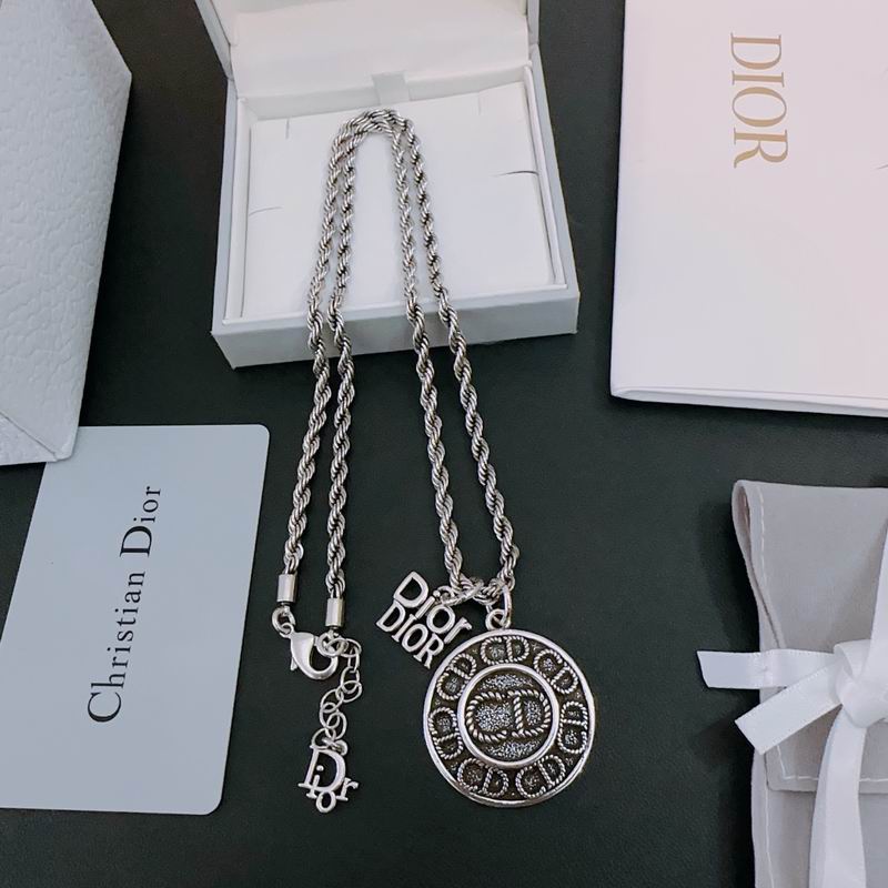 Dior Necklace 05lyr324